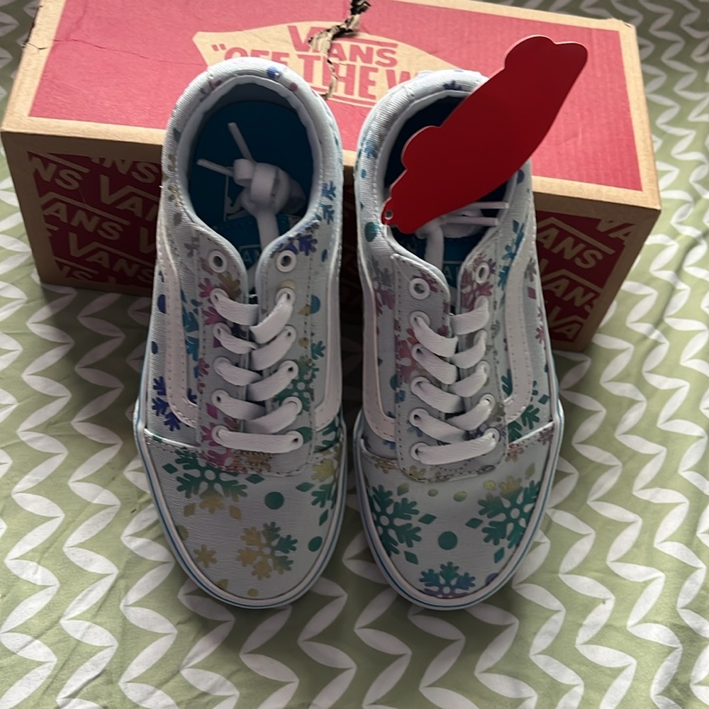 Snowflake vans - Picture 3 of 7